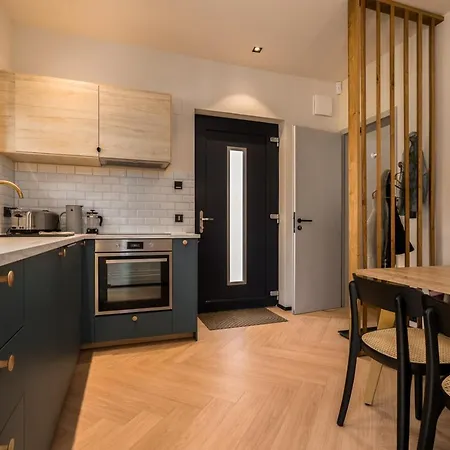 Waldvilla Mit Tiny House Im Kuestenwald