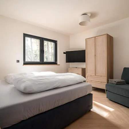 Waldvilla Mit Tiny House Im Kuestenwald *