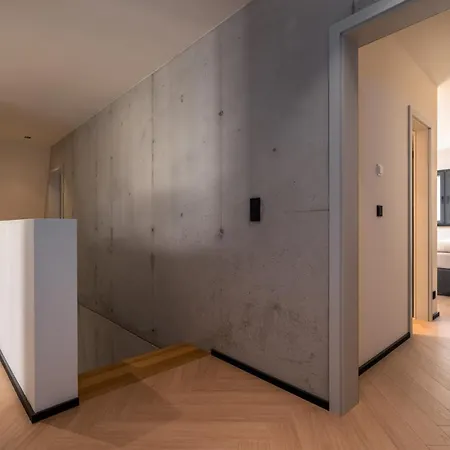 Waldvilla Mit Tiny House Im Kuestenwald *