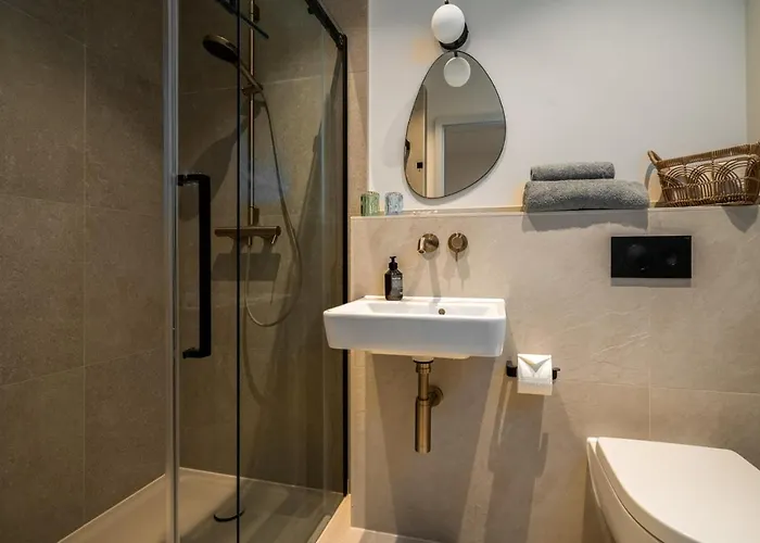 Waldvilla Mit Tiny House Im Kuestenwald