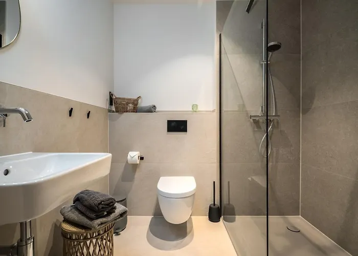 Waldvilla Mit Tiny House Im Kuestenwald 루브민