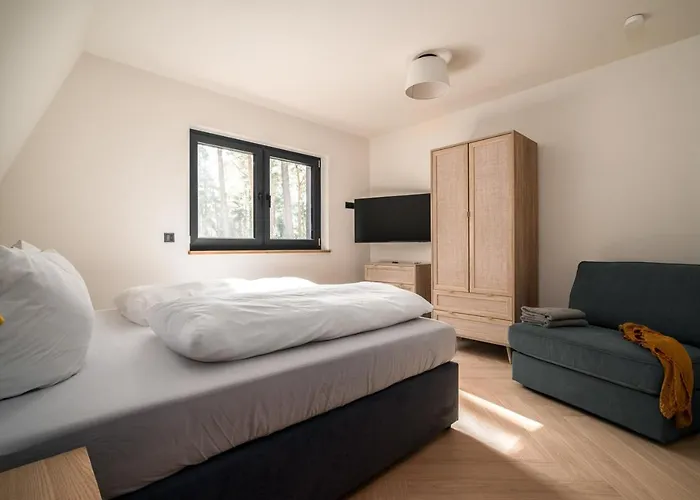 Waldvilla Mit Tiny House Im Kuestenwald *